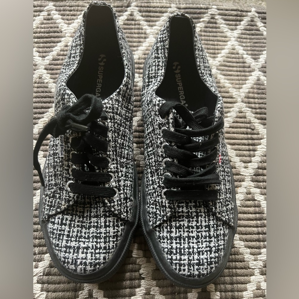 Superga tweed gray and black size 40 tennis shoe. Super cute. Gently used.